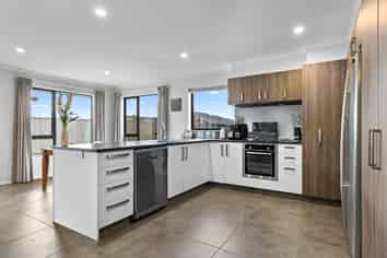 28 Catalina Crescent, Burleigh
