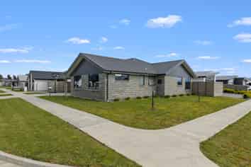 28 Catalina Crescent, Burleigh