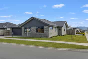 28 Catalina Crescent, Burleigh