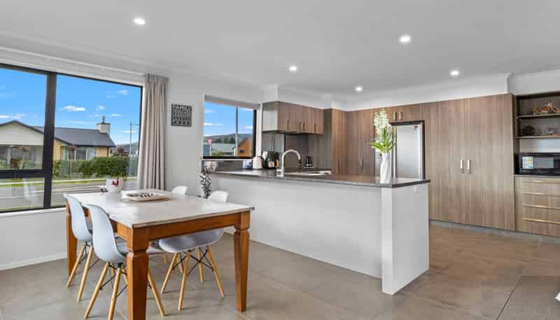 28 Catalina Crescent, Burleigh
