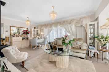 5 Borrowdace Avenue, Botany Downs