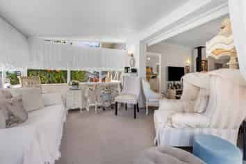 5 Borrowdace Avenue, Botany Downs