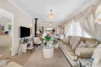 5 Borrowdace Avenue, Botany Downs