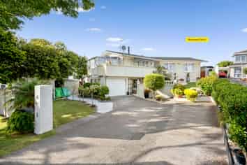 5 Borrowdace Avenue, Botany Downs