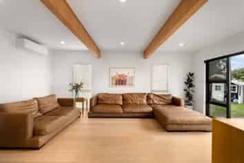 2002 Hunua Road, Hunua