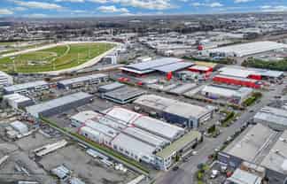 393sqm Office with On-Site Amenity