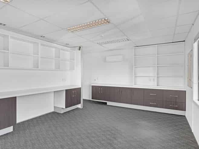 393sqm Office with On-Site Amenity