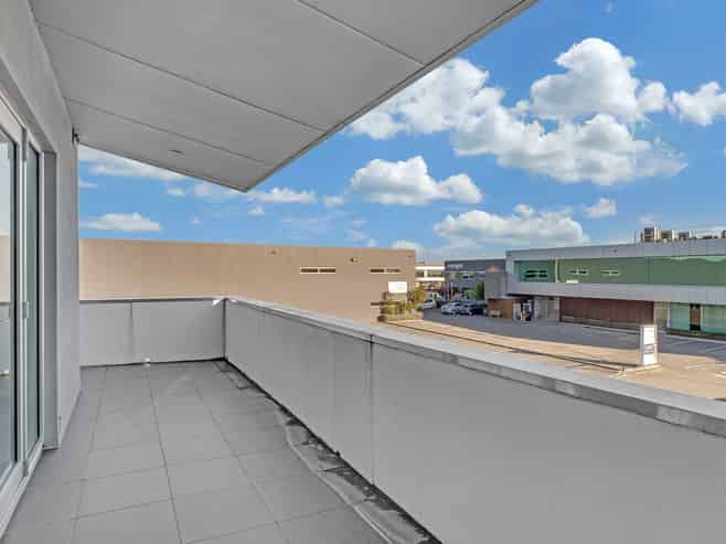 393sqm Office with On-Site Amenity