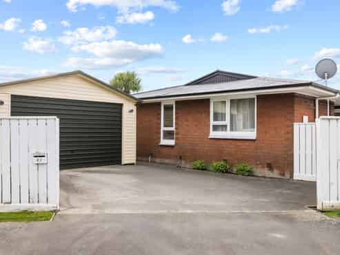 21 La Perouse Place, Papanui