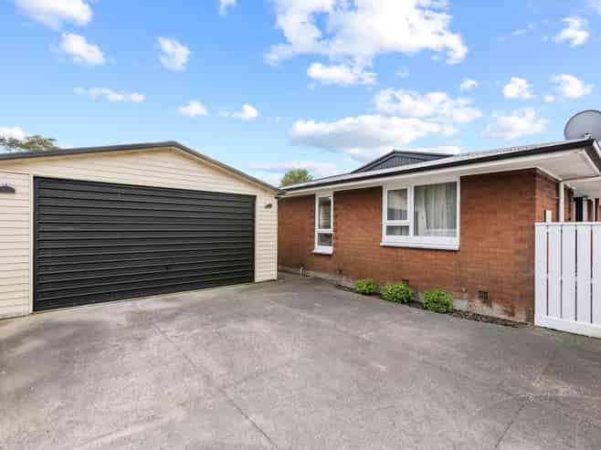 21 La Perouse Place, Northcote