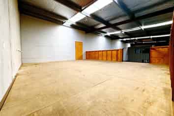 Immaculate Cain Park Industrial Unit | 515 m2