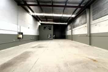 Immaculate Cain Park Industrial Unit | 515 m2