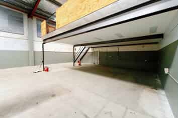 Immaculate Cain Park Industrial Unit | 515 m2