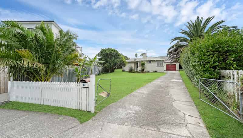 64 Fisher Crescent, Otara