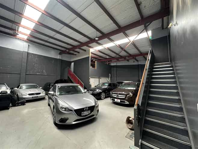 Rare St Johns Offering - 772sqm WH + Yard