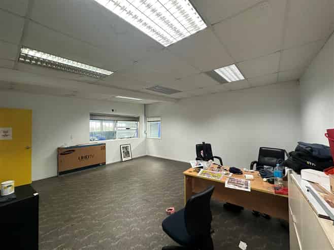 Rare St Johns Offering - 772sqm WH + Yard