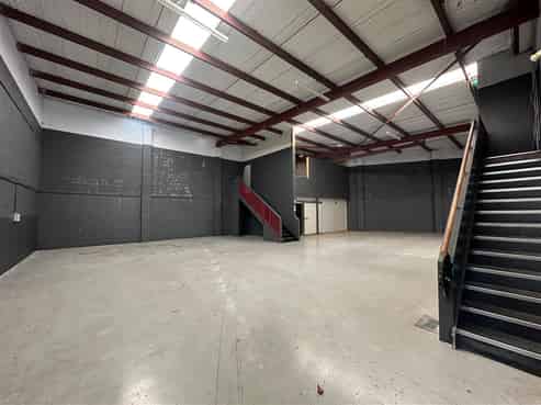 Rare St Johns Offering - 772sqm WH + Yard