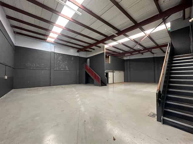 Rare St Johns Offering - 772sqm WH + Yard