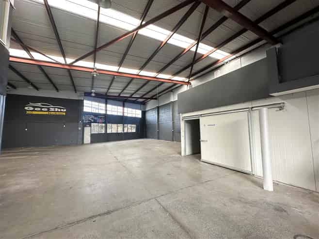 Rare St Johns Offering - 772sqm WH + Yard