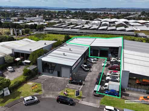 Rare St Johns Offering - 772sqm WH + Yard