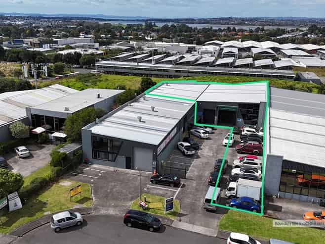 Rare St Johns Offering - 772sqm WH + Yard