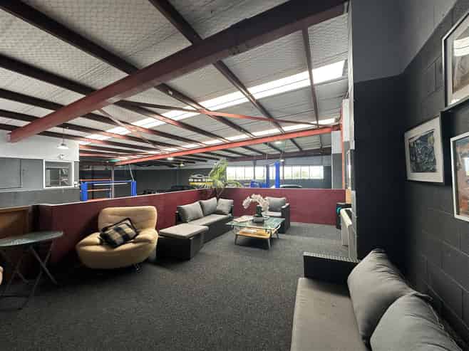 Rare St Johns Offering - 772sqm WH + Yard