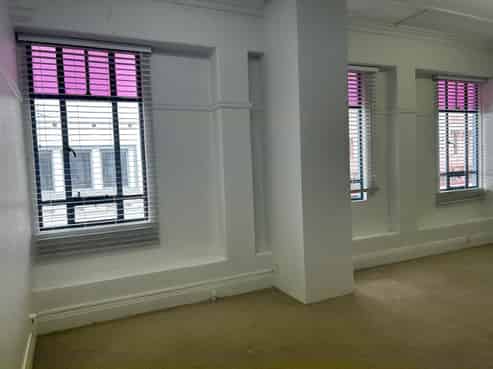 Professional rooms to lease plus onsite carpark