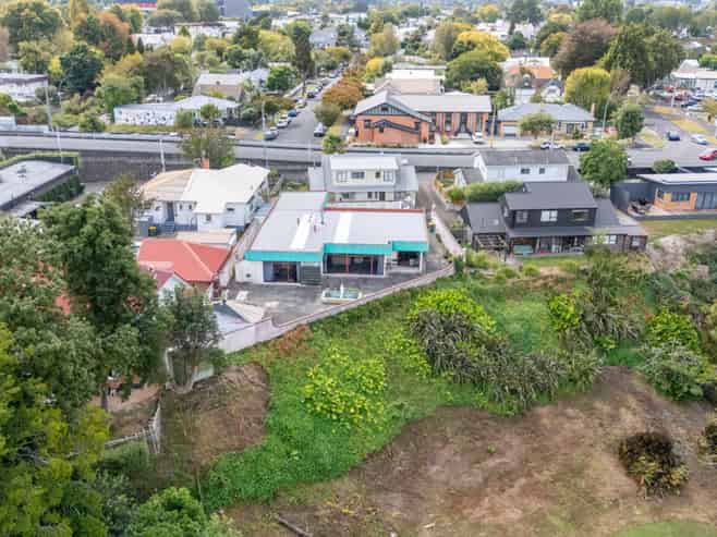 169 River Road, Hamilton East