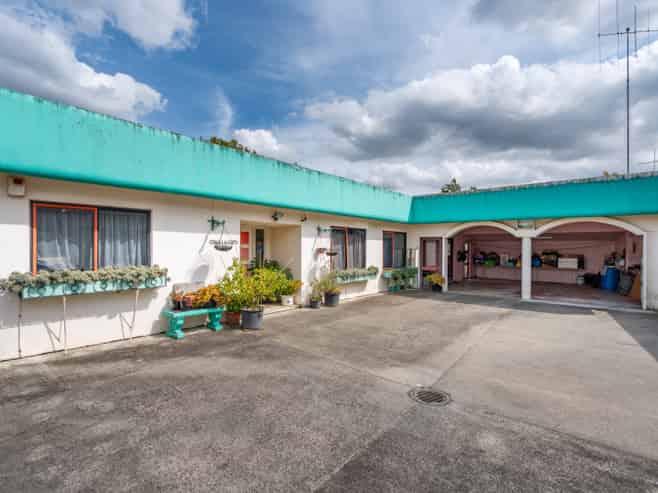 169 River Road, Hamilton East