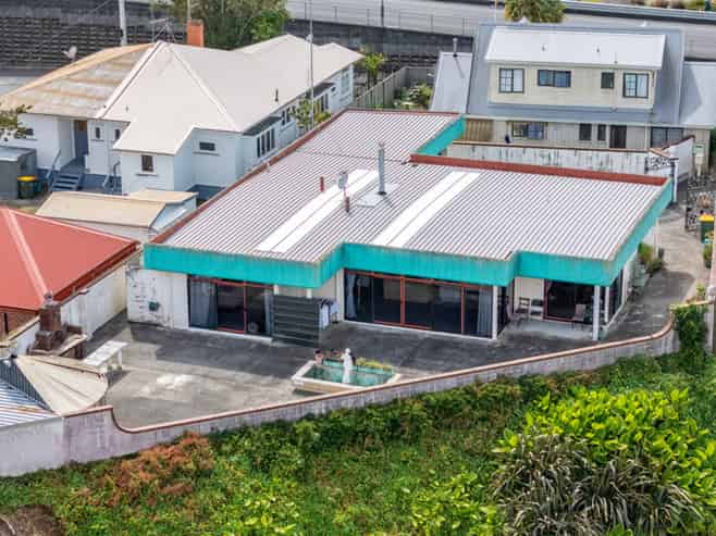 169 River Road, Hamilton East