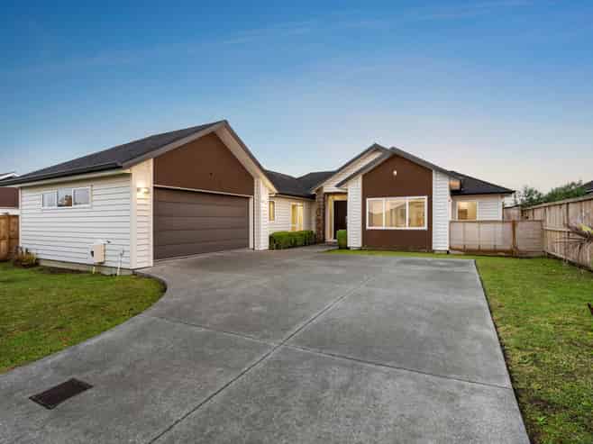 12  Paso Fino Crescent, Karaka