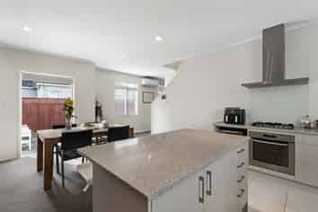 6 Thornton Green, Karaka