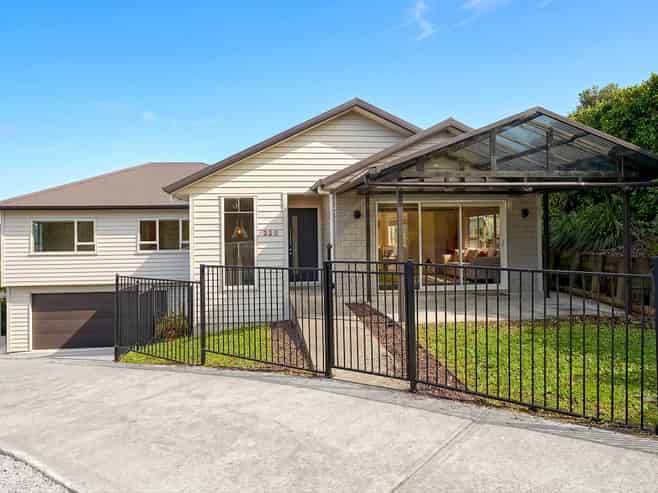 220 Forest Hill Road, Waiatarua