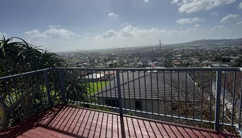 132 Redoubt Road, Flat Bush