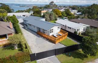 46 Aeroview Drive, Beach Haven