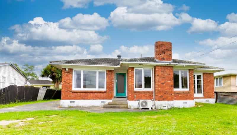 17 Sutton Crescent, Papakura