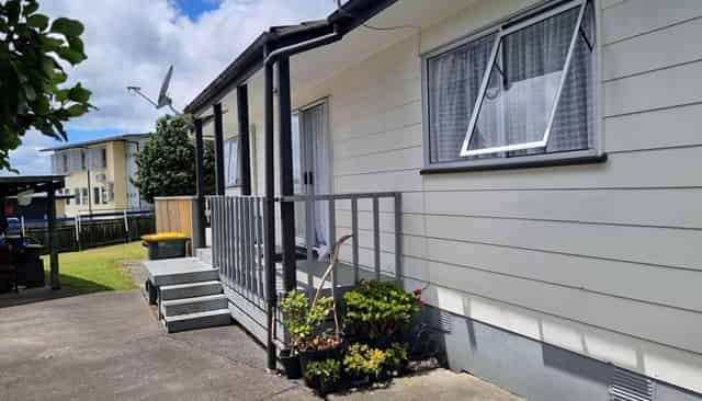 13 Silverstone Place, Henderson