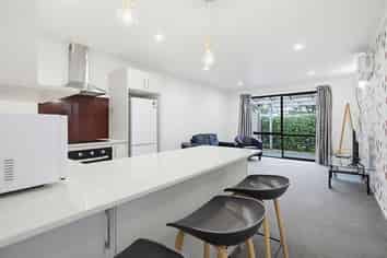 4/240 Old Farm Road, Hillcrest