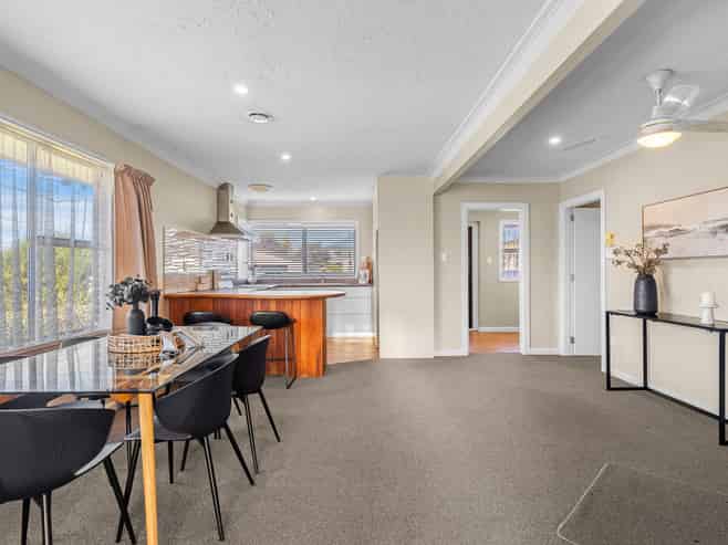 21  Munro Street, REDWOOD