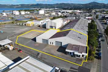 Clear Span Warehousing with Offices and Yard