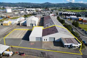 Clear Span Warehousing with Offices and Yard