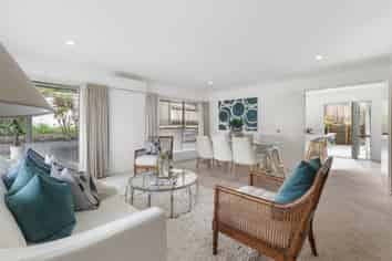 2/60 Whitford Road, Northpark