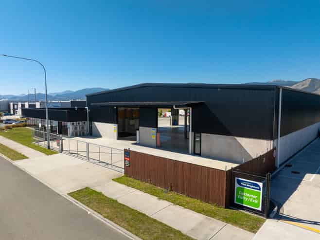 High-Stud Warehouse + Yard | Richmond