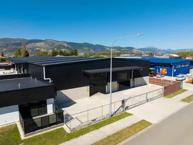 High-Stud Warehouse + Yard | Richmond