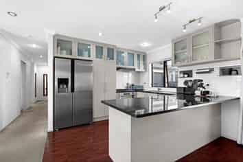 42 Arrowsmith Drive, Flat Bush