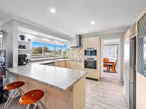 11 Amberwood Drive, Northpark
