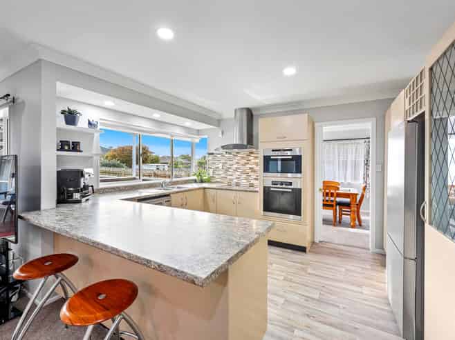 11 Amberwood Drive, Northpark