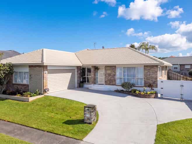 11 Amberwood Drive, Northpark