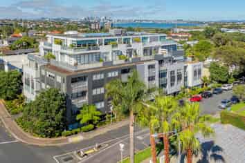 204/16 Huron Street, Takapuna