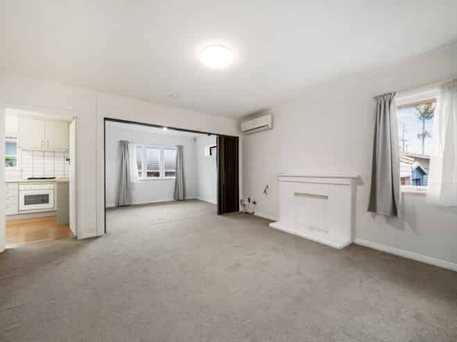 36 May Road, Mount Roskill